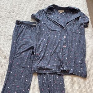 Hanna Andersson Gray Pajama Set with Pink Hearts